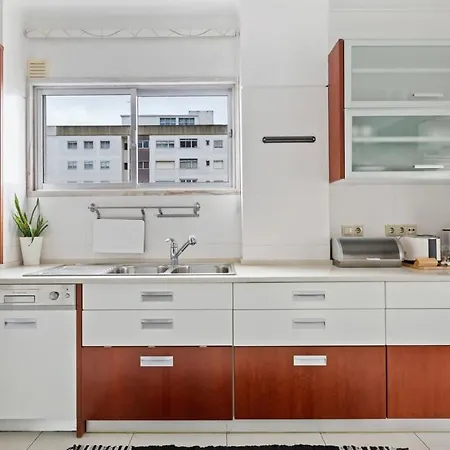 Spacious 3 Bedroom In Lisbon