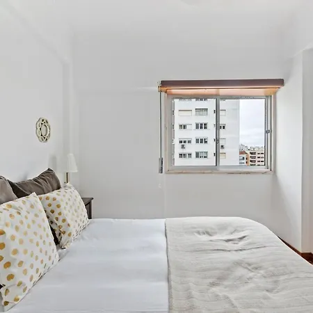 Spacious 3 Bedroom In Apartment Lisbon
