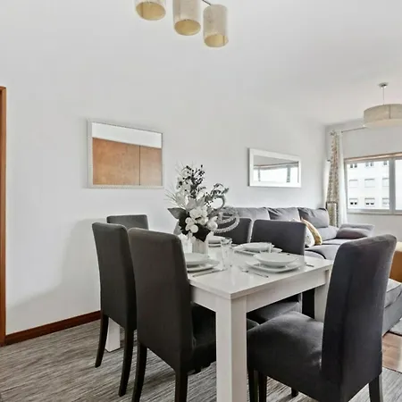 Spacious 3 Bedroom In 公寓