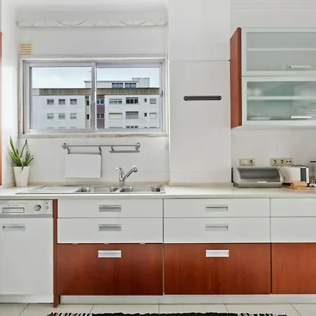 Spacious 3 Bedroom In 公寓 *