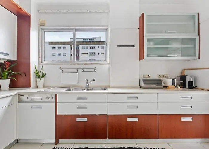 Spacious 3 Bedroom In Lisboa