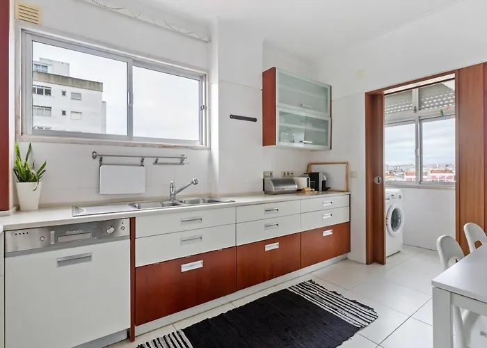 Spacious 3 Bedroom In Appartement *