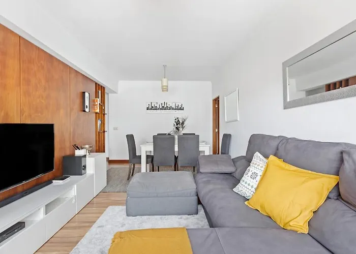 Spacious 3 Bedroom In Appartement