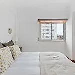 Spacious 3 Bedroom In Appartamento Lisbona
