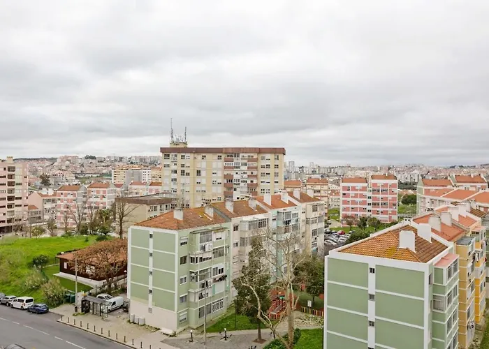 Spacious 3 Bedroom In Appartement Lissabon